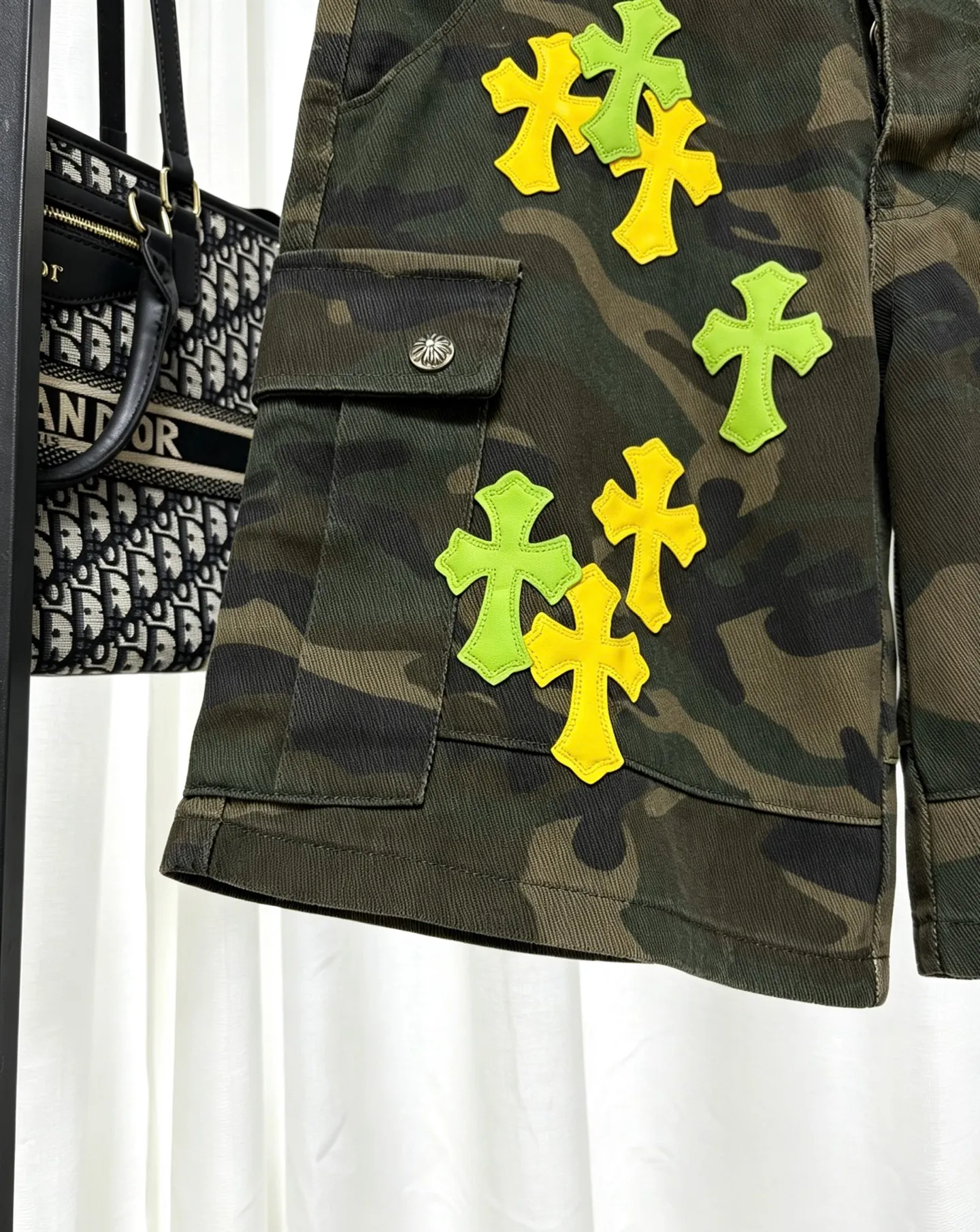 Chrome Hearts Chrome Hearts ， ， ， 。 Series， ， ， ，Retro 。 Canvas ， ， ， ， 。 ， ， ， ， ， ， ， 。 ， 、 ， Retro ； ， 、 ， 。 Size S-XL